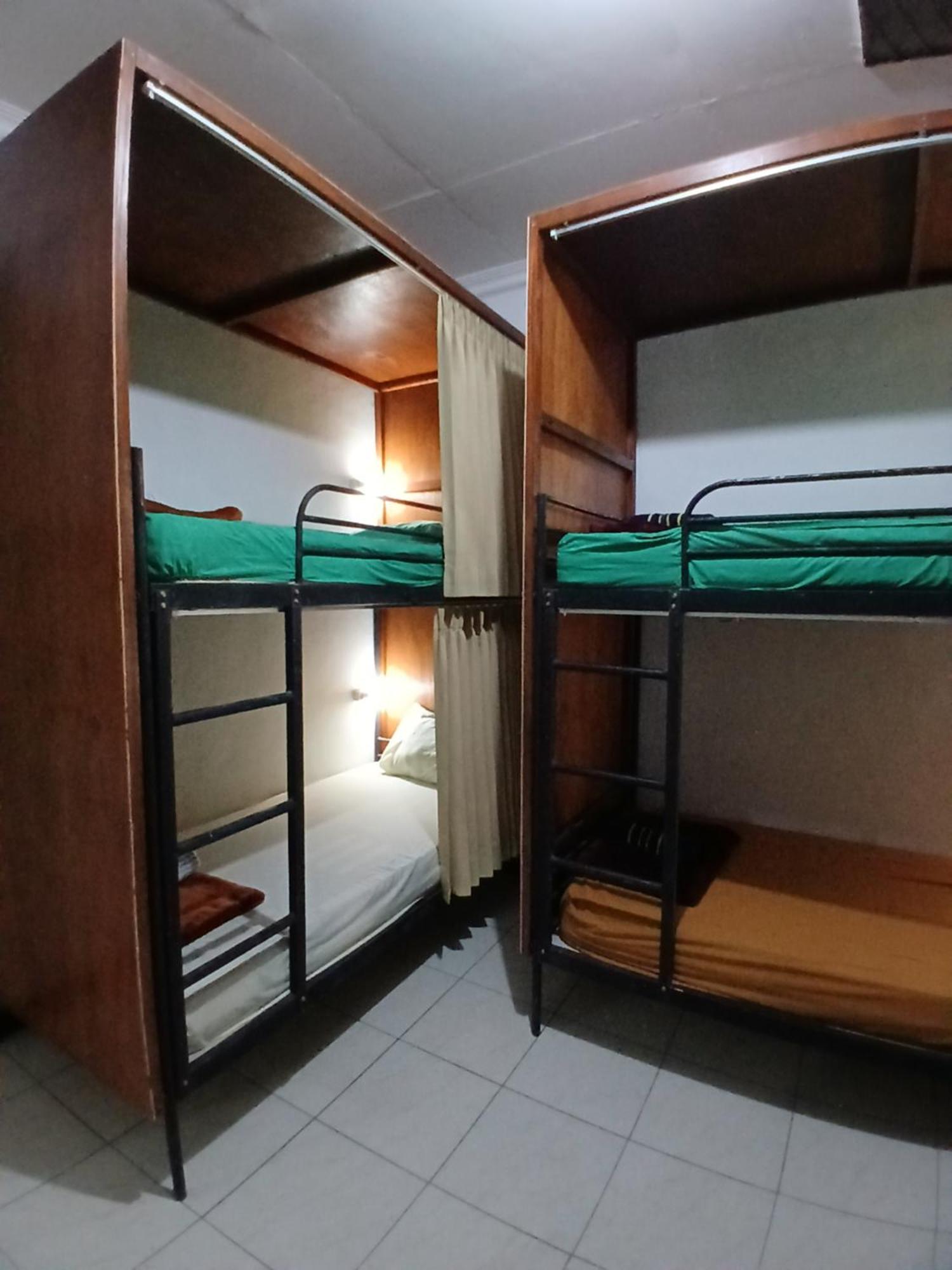 Moshi Moshi Hostel Probolinggo Bagian luar foto