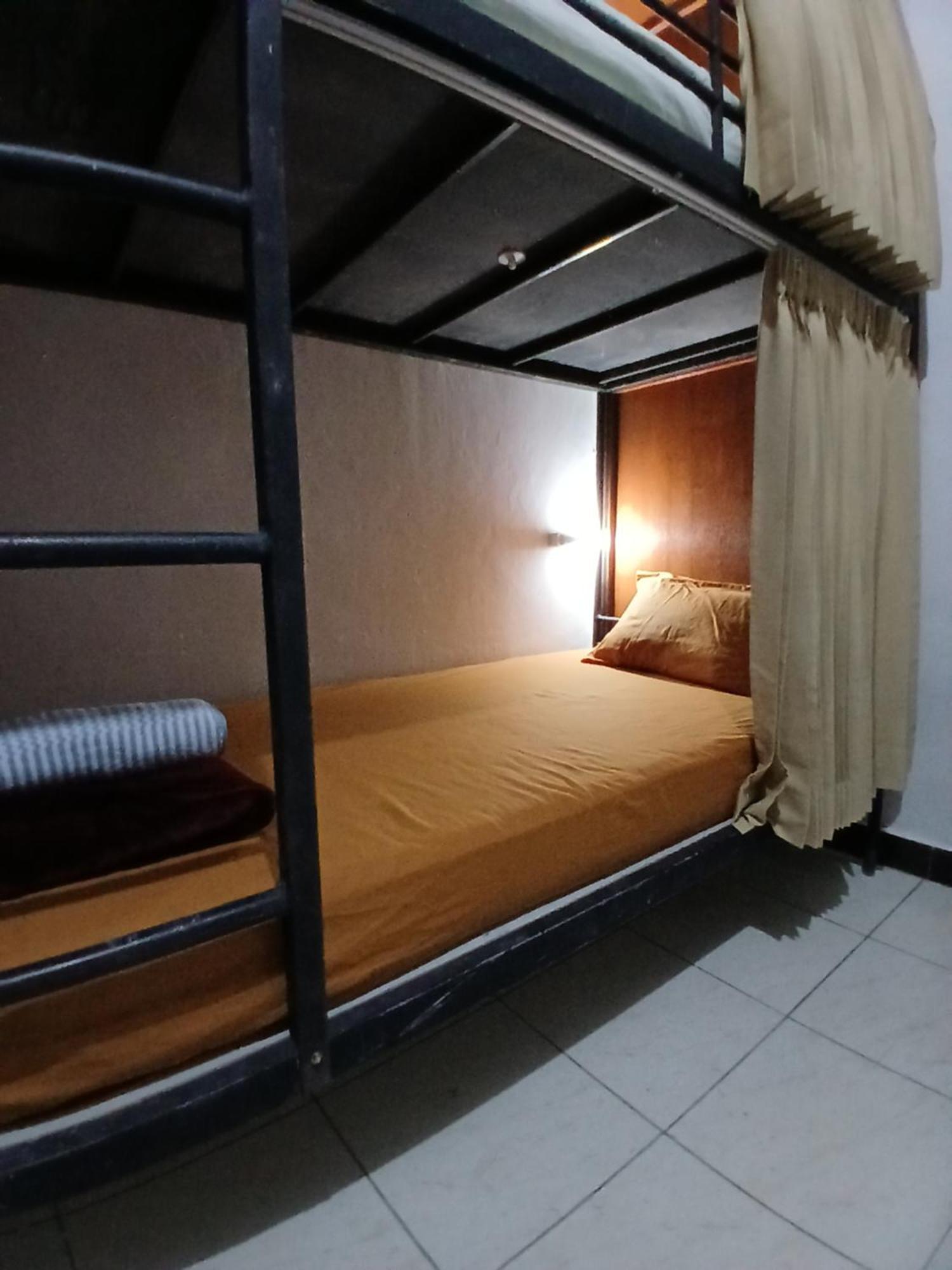 Moshi Moshi Hostel Probolinggo Bagian luar foto