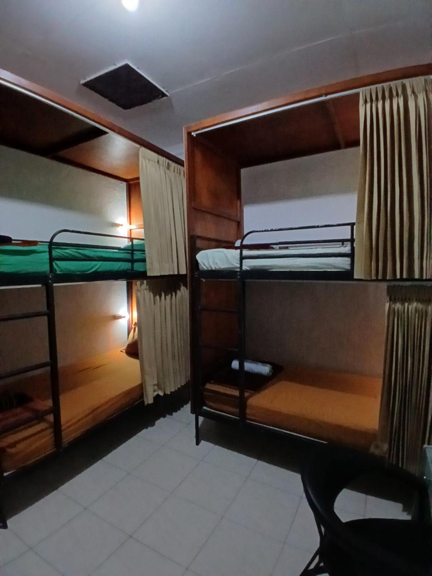 Moshi Moshi Hostel Probolinggo Bagian luar foto