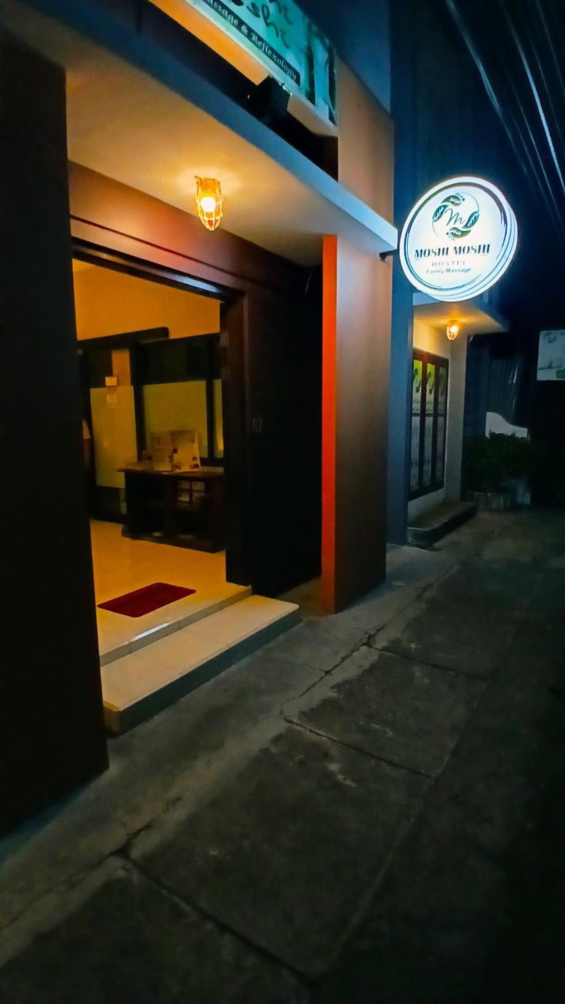 Moshi Moshi Hostel Probolinggo Bagian luar foto
