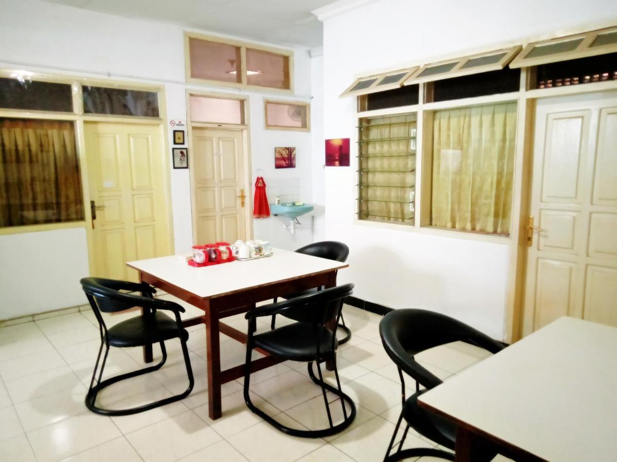 Moshi Moshi Hostel Probolinggo Bagian luar foto